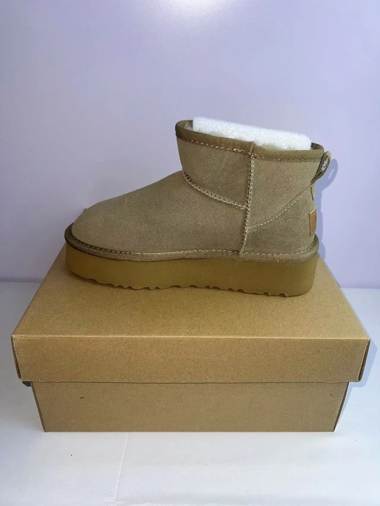 UGG 米白色麂皮面 剪羊毛内里 雪靴 2