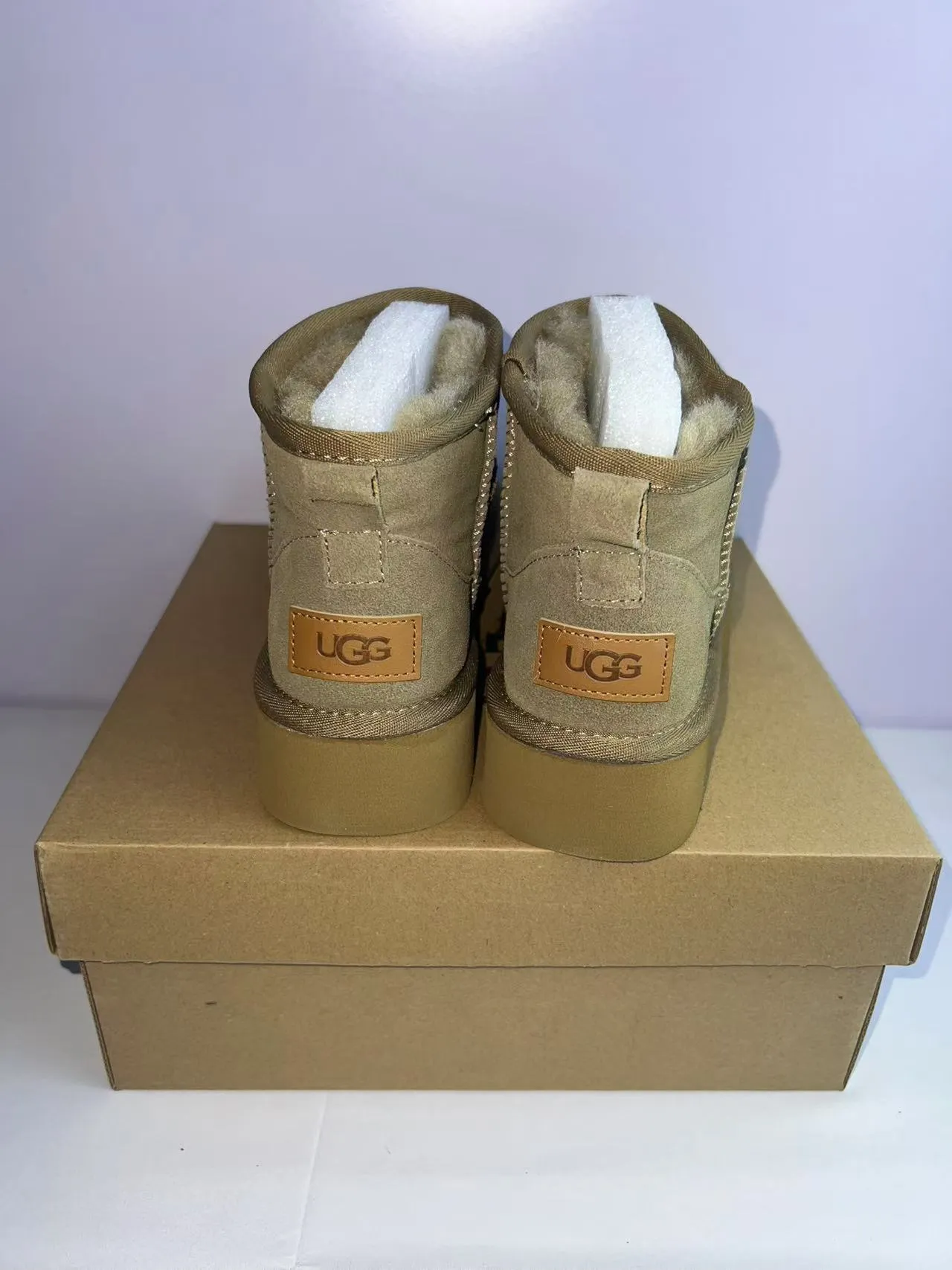 UGG 米白色麂皮面 剪羊毛内里 雪靴 3