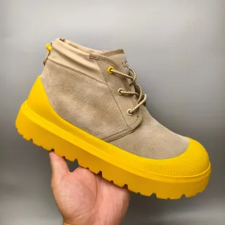 UGG मिट्टीभूरी पीली सुएड ऊपरी चंकी सोल एंक्ल बूट
