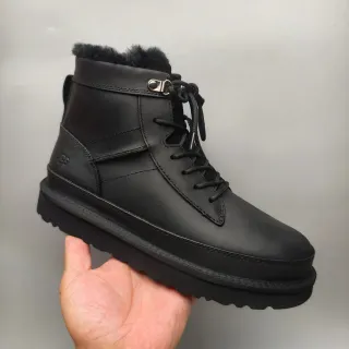 UGG 黑色羊毛衬里系带雪靴
