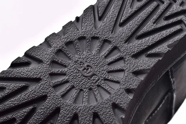 UGG Black Shearling-Lined Suede Upper Snow Boots 7