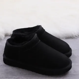 UGG काला स्लिप ऑन शियरलिंग लाइनड स्नो बूट