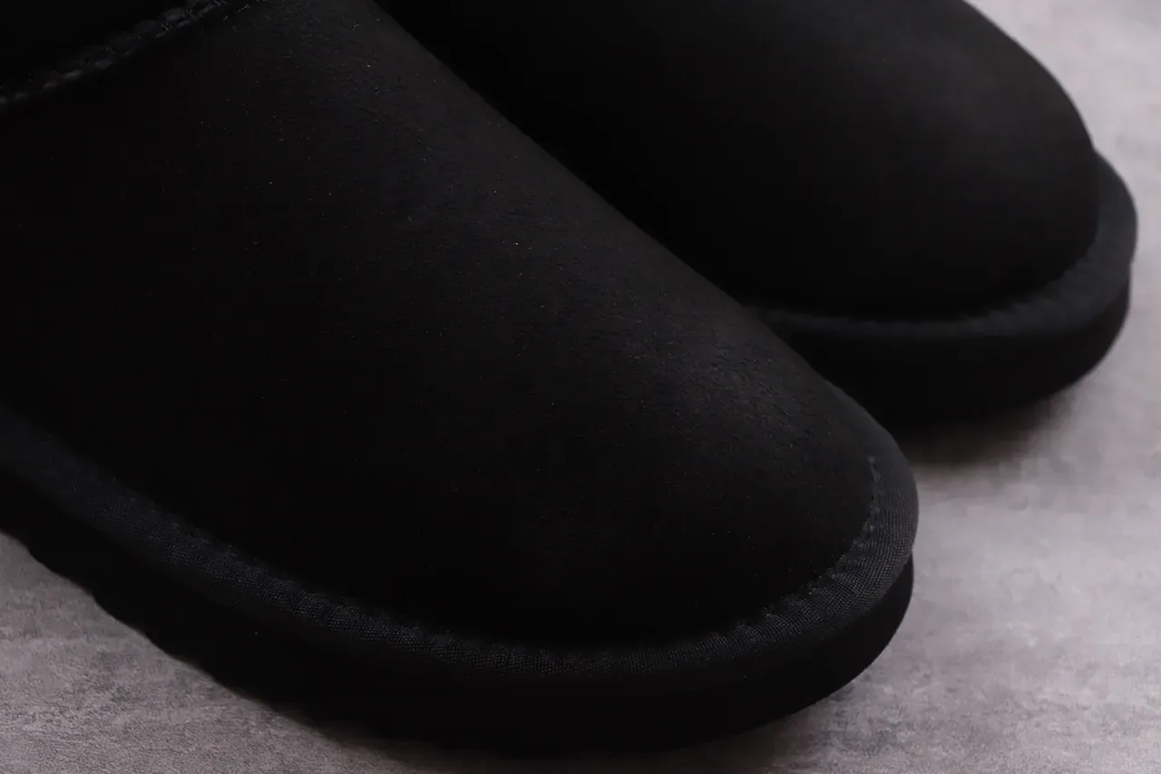 UGG Botas de Nieve Slip-On con Forro de Cordero Negras 6
