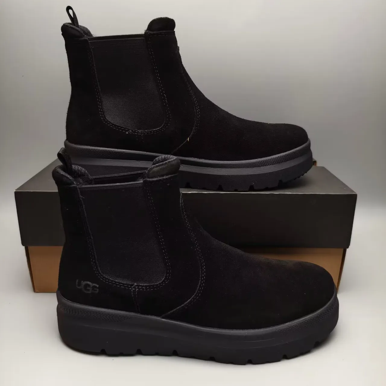 UGG Black Suede Upper Elastic Side Gussets Chelsea Boots 7