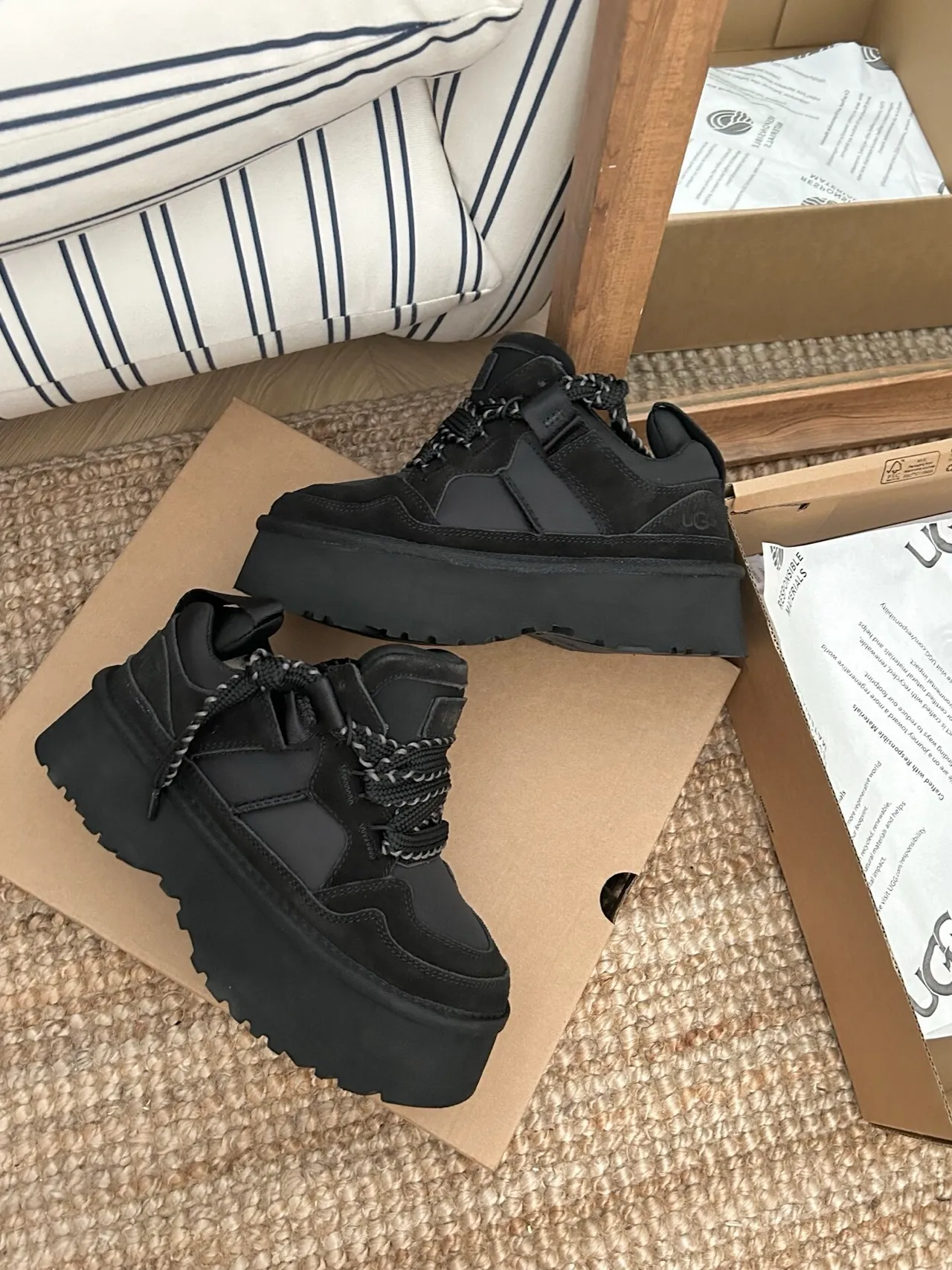 UGG Bottes de Neige Noir Blanc Plateforme Chunky Forro Shearling 6