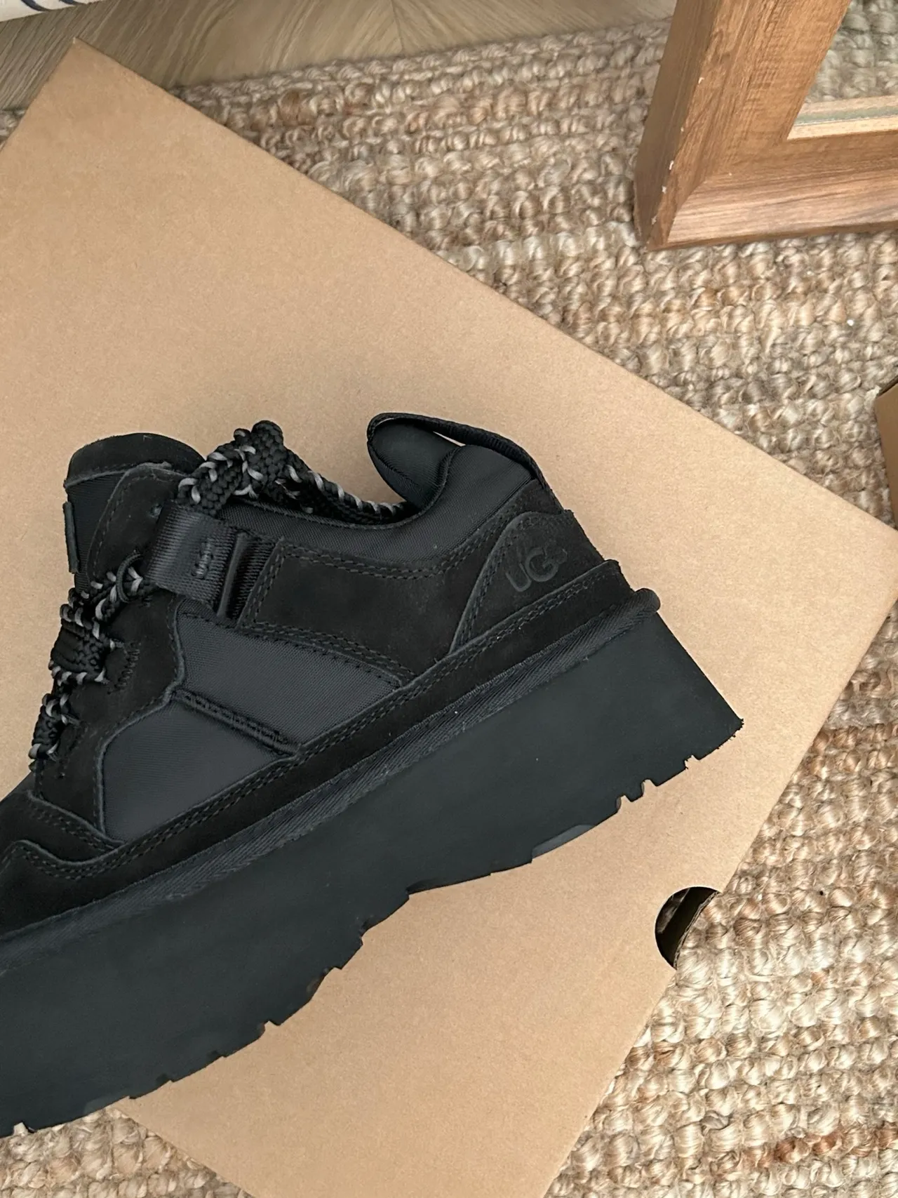 UGG Bottes de Neige Noir Blanc Plateforme Chunky Forro Shearling 7