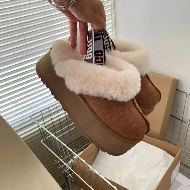 UGG Brown Beige Platform Sole Shearling-Lined Casual Shoes 6