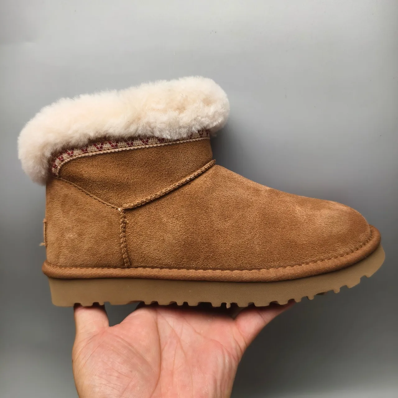 UGG 棕米色羊麂皮鞋面羊毛内里绉边雪靴 2