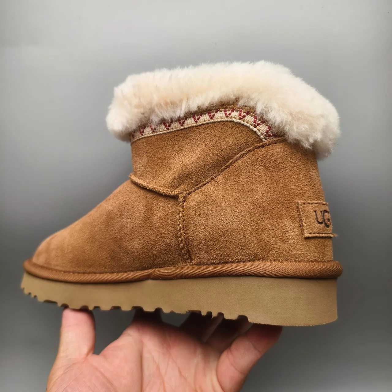 UGG 棕米色羊麂皮鞋面羊毛内里绉边雪靴 4