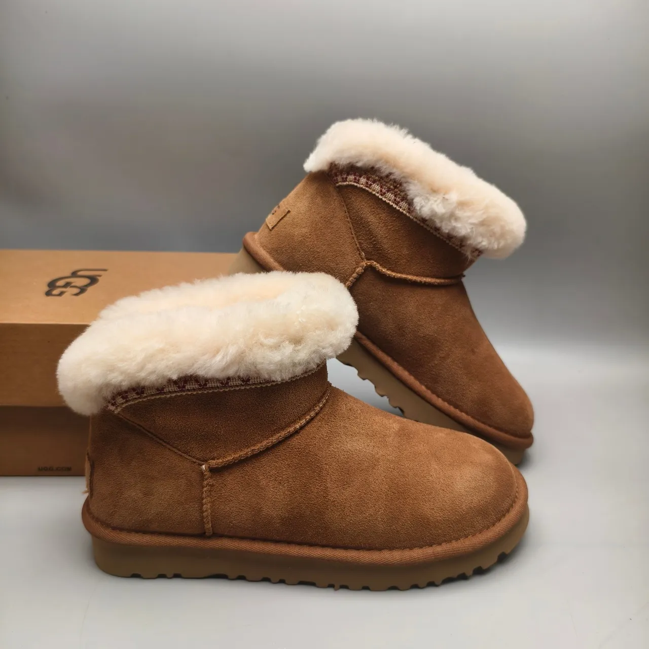 UGG 棕米色羊麂皮鞋面羊毛内里绉边雪靴 6