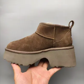 UGG 棕褐米色麂皮鞋面羊剪毛内里雪靴