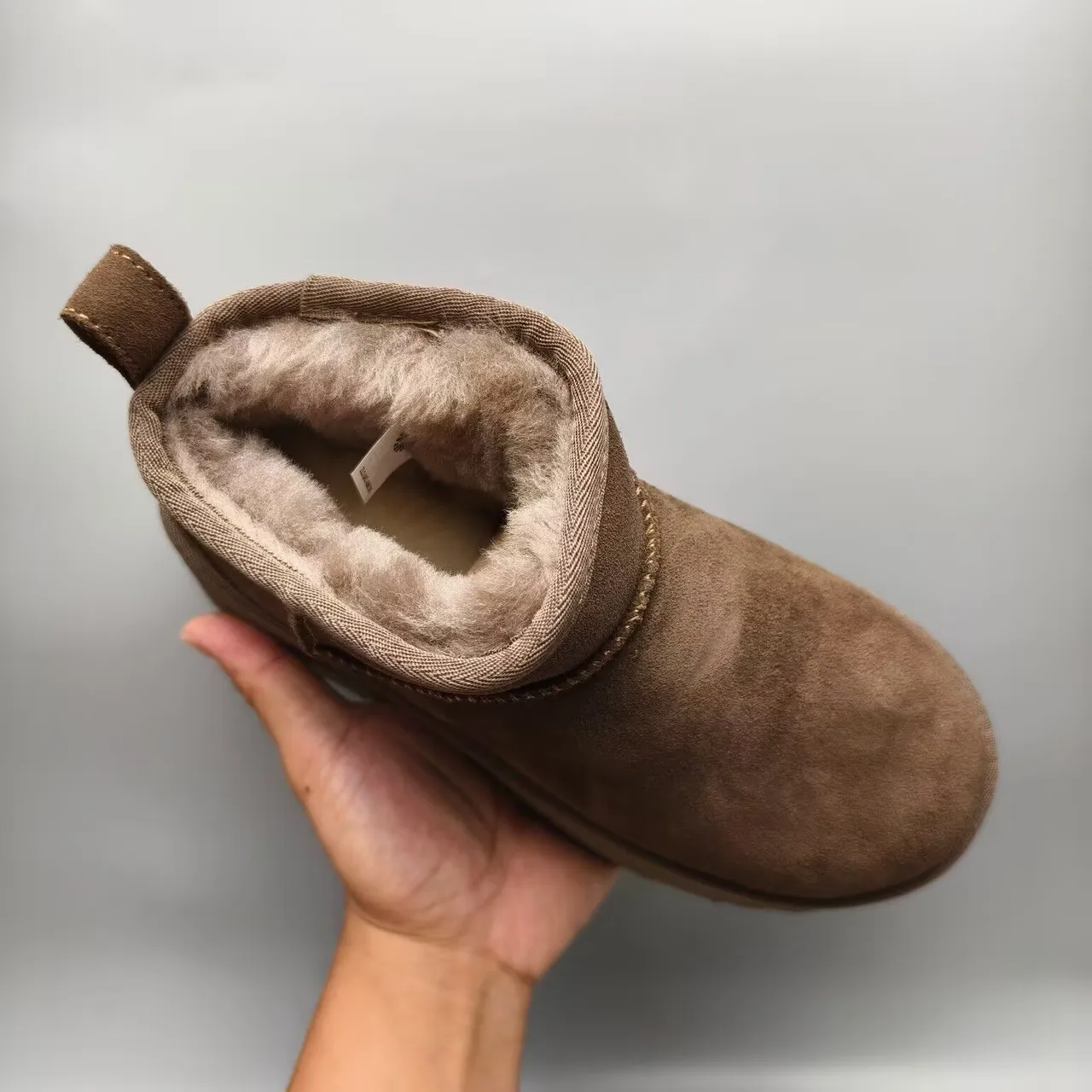 UGG 棕褐米色麂皮鞋面羊剪毛内里雪靴 3