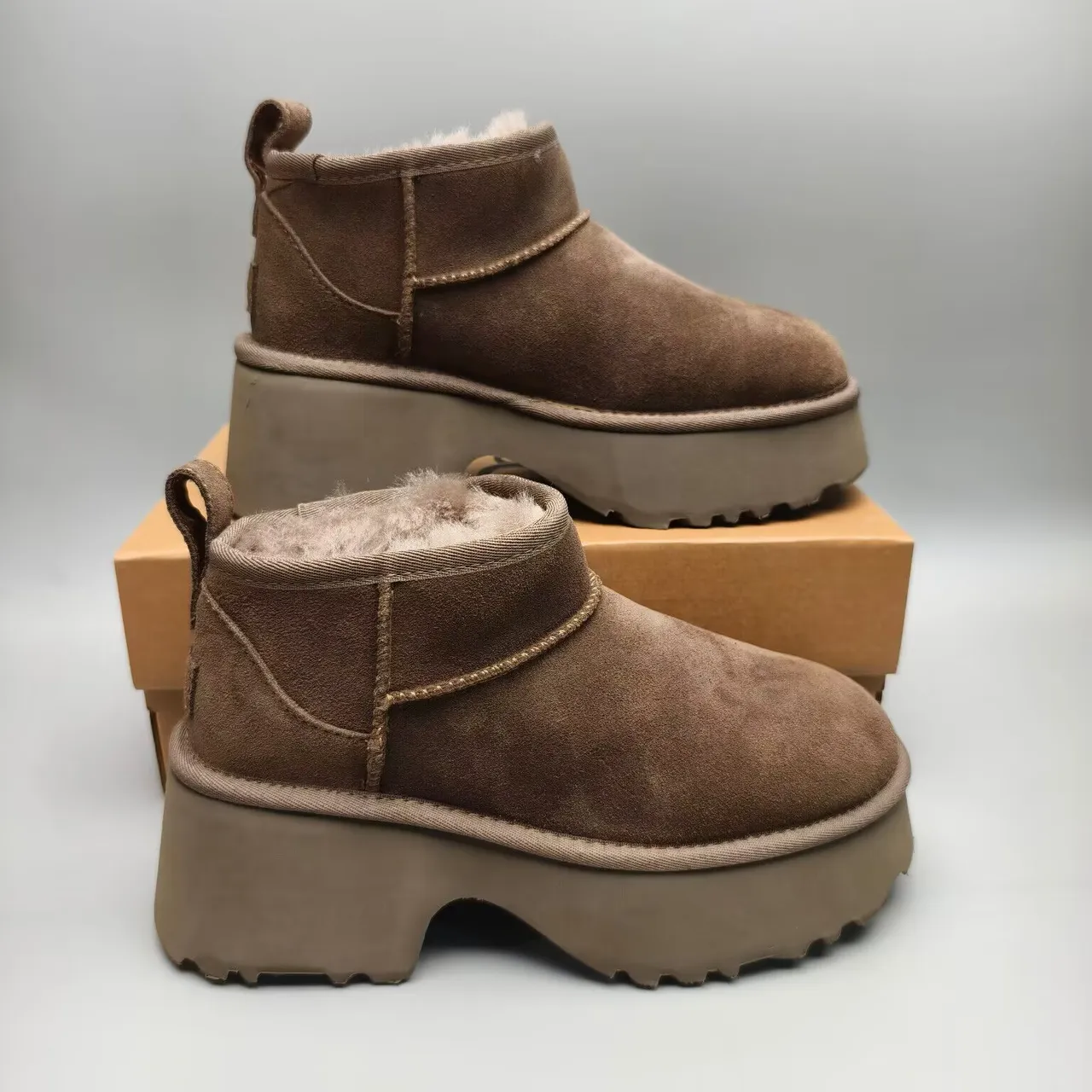 UGG 棕褐米色麂皮鞋面羊剪毛内里雪靴 4