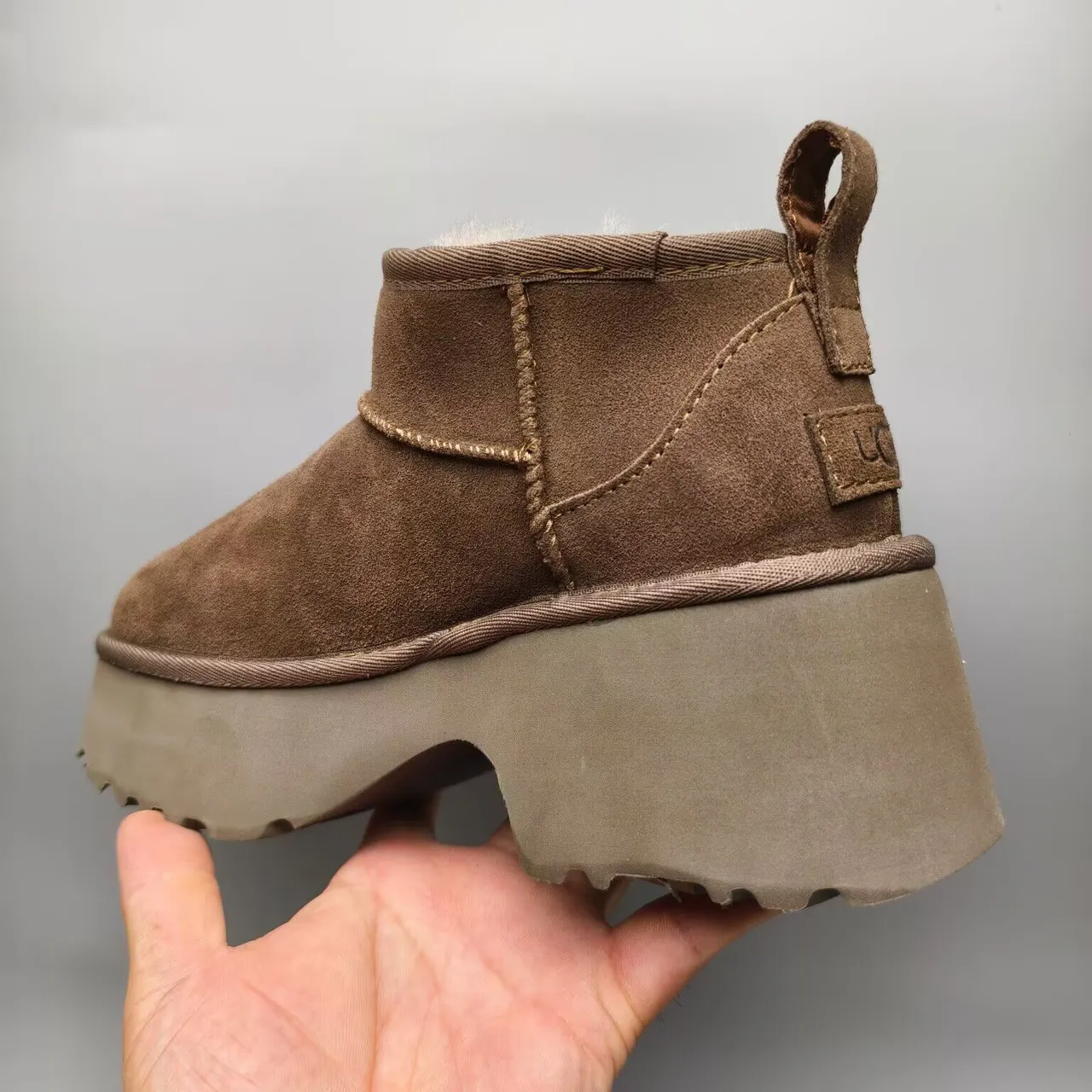 UGG 棕褐米色麂皮鞋面羊剪毛内里雪靴 5