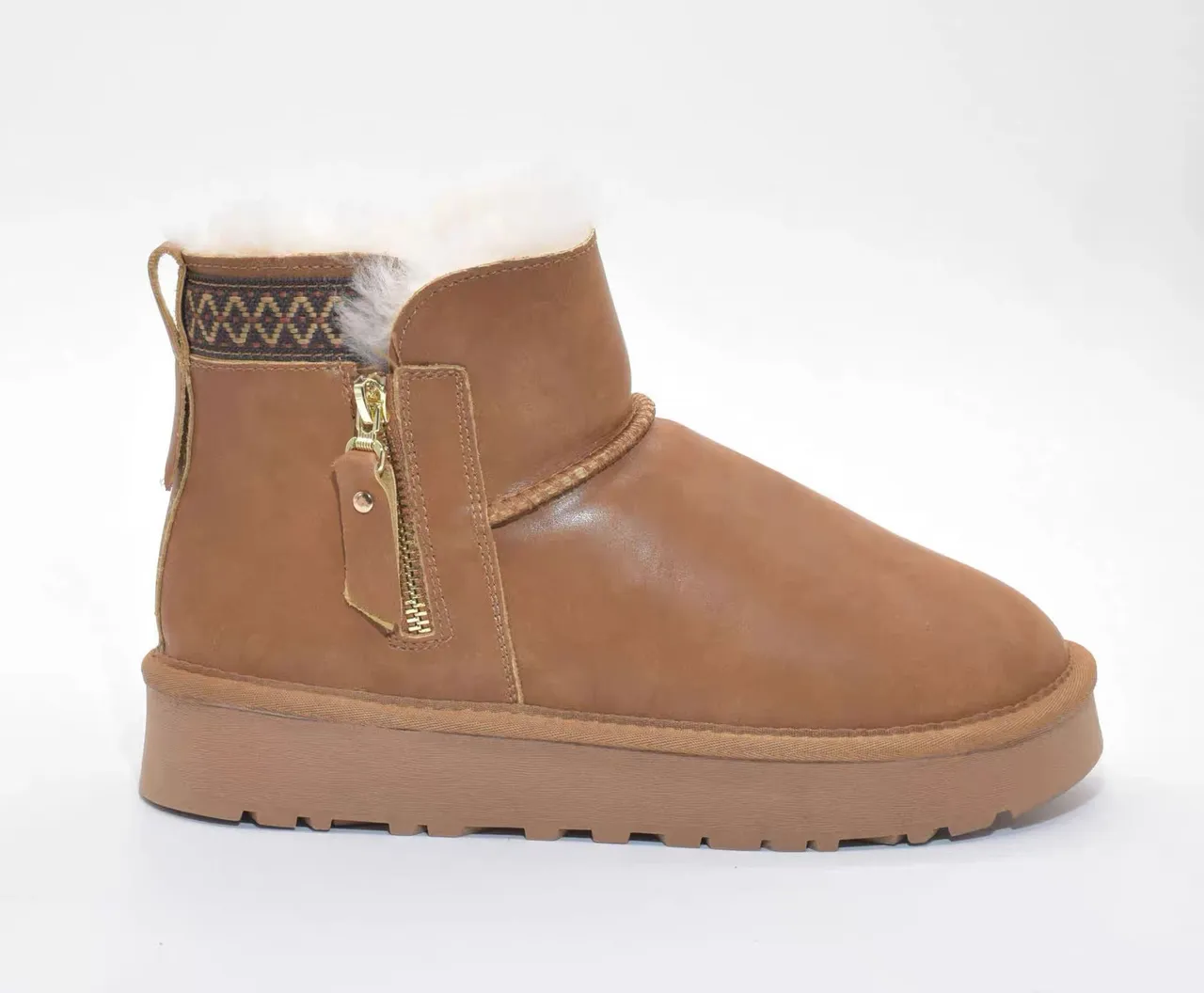 UGG 棕白色羊毛内里侧拉链踝靴 3