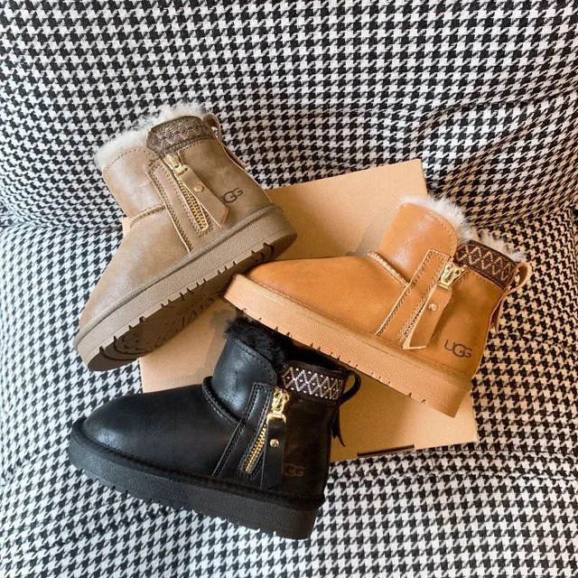 UGG 棕白色羊毛内里侧拉链踝靴 9