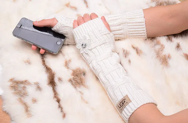 UGG Cable-Knit Fingerless Arm Warmers Black Knit Gloves 9