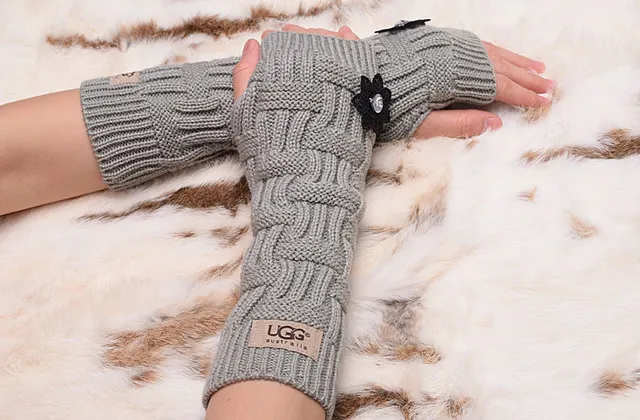 UGG Cable-Knit Fingerless Arm Warmers Black Knit Gloves 19