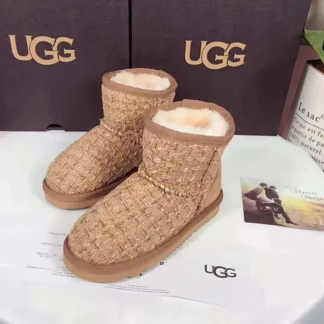 UGG Classic বেইজ বাদামী উভেন টুইড উপর শিয়ারলিং লাইন্ড কাফ স্নো বুট 5