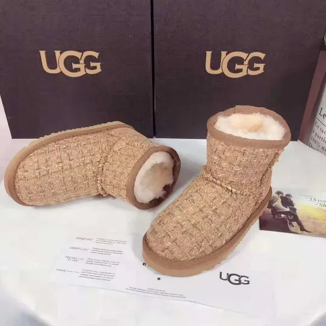 UGG Classic বেইজ বাদামী উভেন টুইড উপর শিয়ারলিং লাইন্ড কাফ স্নো বুট 7