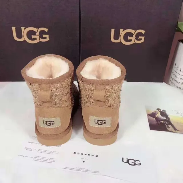 UGG Classic বেইজ বাদামী উভেন টুইড উপর শিয়ারলিং লাইন্ড কাফ স্নো বুট 8
