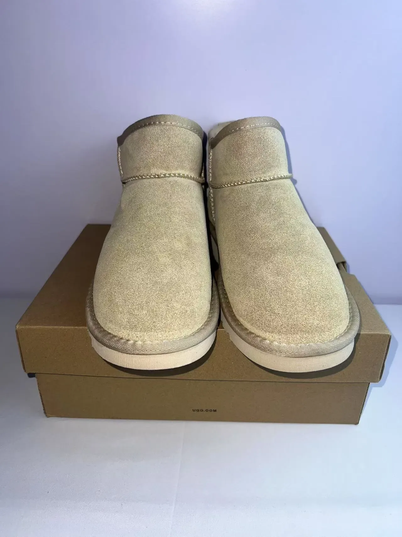 UGG经典迷你米色麂皮雪靴 5
