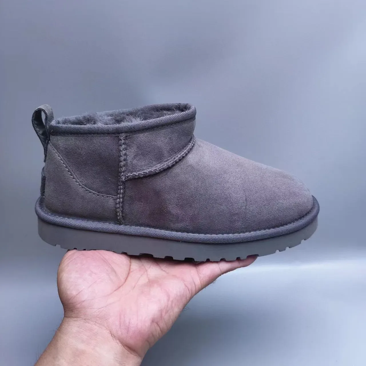 UGG Classic Mini 炭灰色雪地靴 3