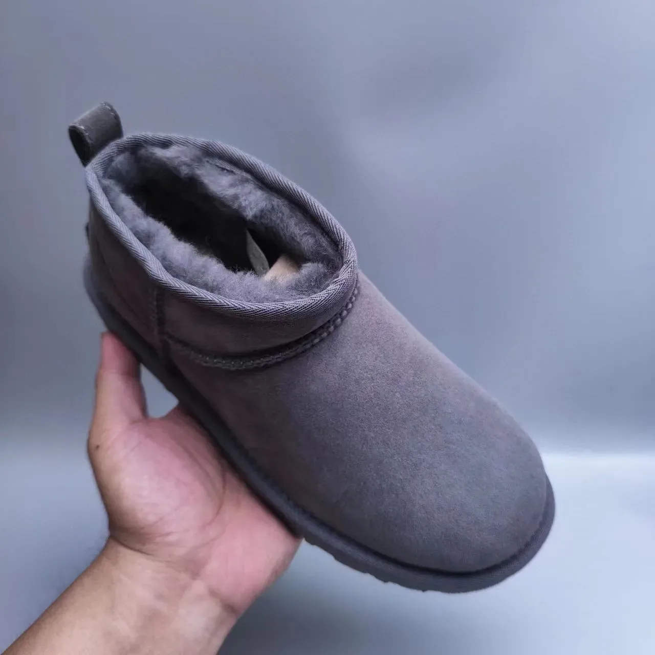 UGG Classic Mini 炭灰色雪地靴 4