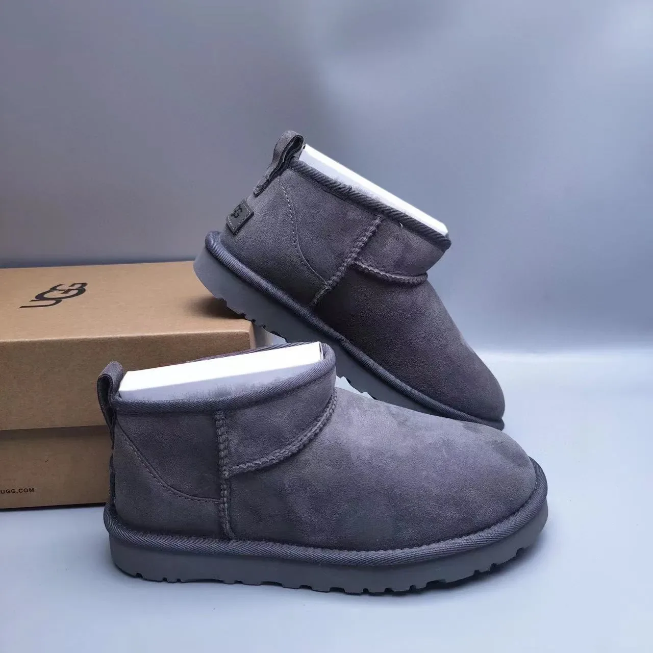 UGG Classic Mini 炭灰色雪地靴 5