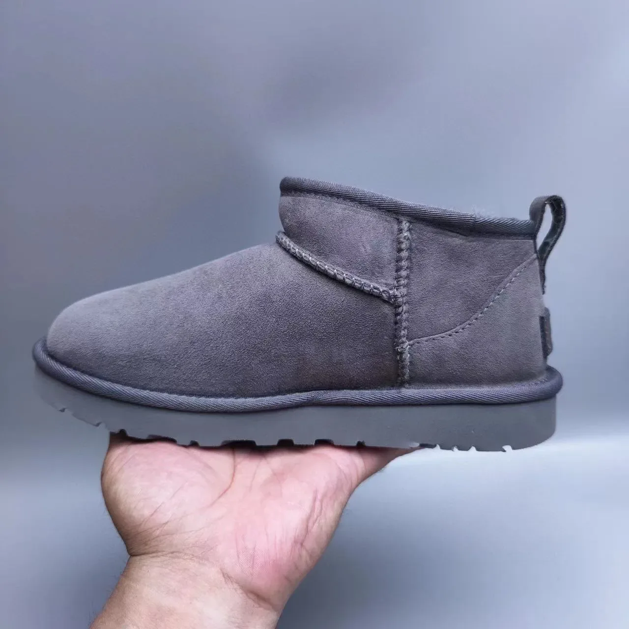 UGG Classic Mini 炭灰色雪地靴 6