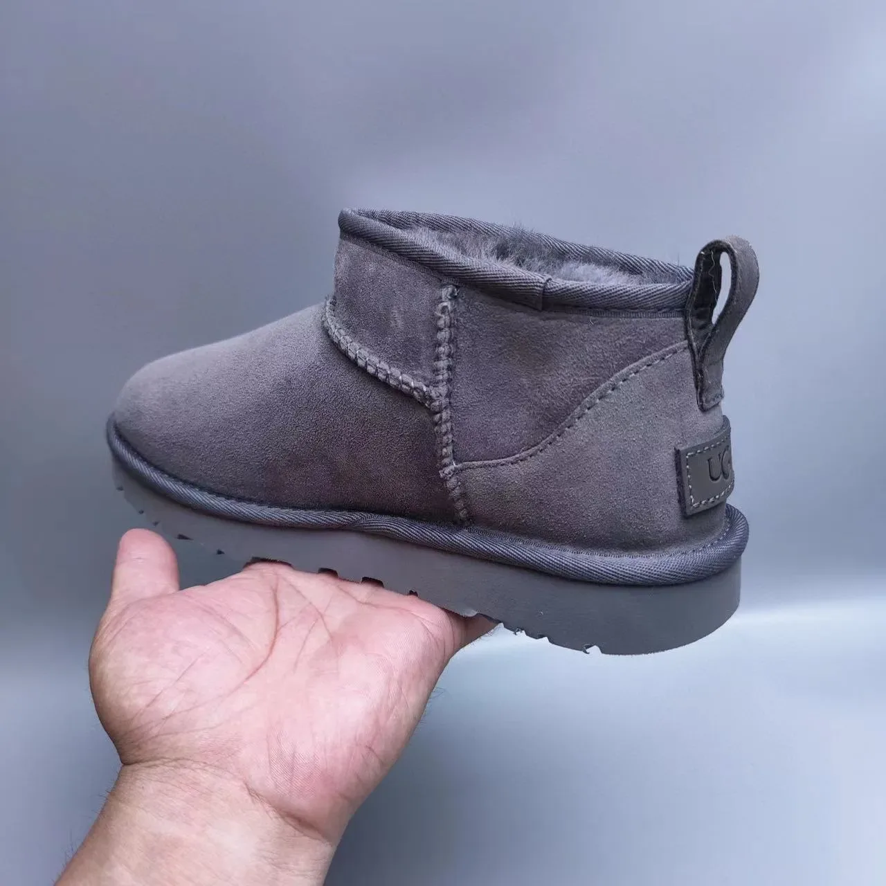 UGG Classic Mini 炭灰色雪地靴 7