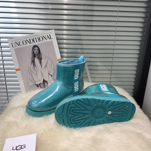 UGG Classic Mini 半透明水蓝色雪靴 6