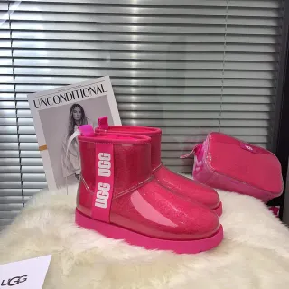 UGG Classic Mini 透明粉色雪靴
