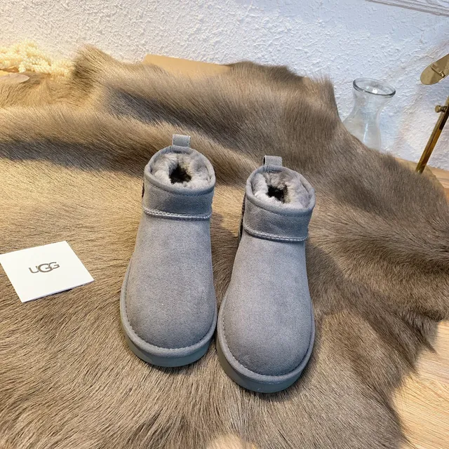 UGG Classic Short Suede Shearling-Lined Snow Boots 13