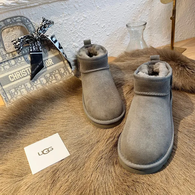 UGG Classic Short Suede Shearling-Lined Snow Boots 18