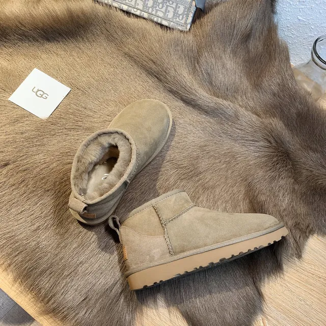 UGG Classic Short Suede Shearling-Lined Snow Boots 24
