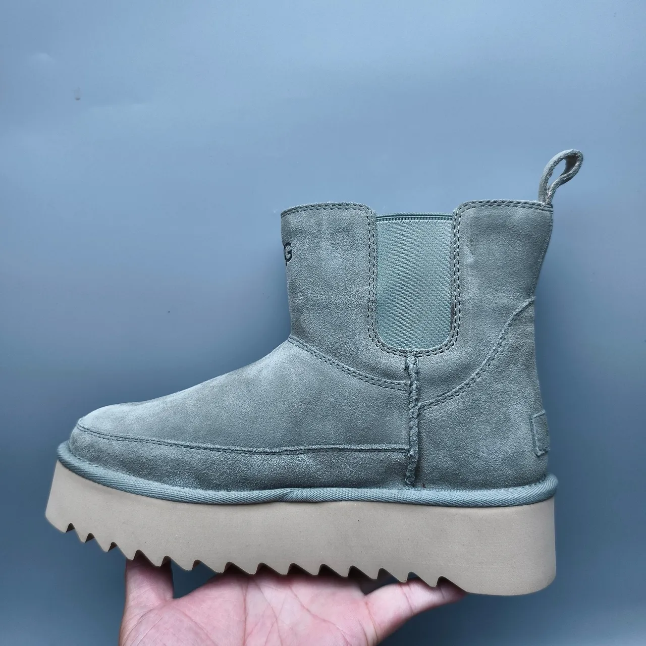 UGG Green Beige Platform Sole Elastic Side Gussets Chelsea Boots 7