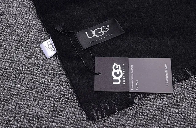 Écharpe UGG rayée double face à franges en cachemire 2