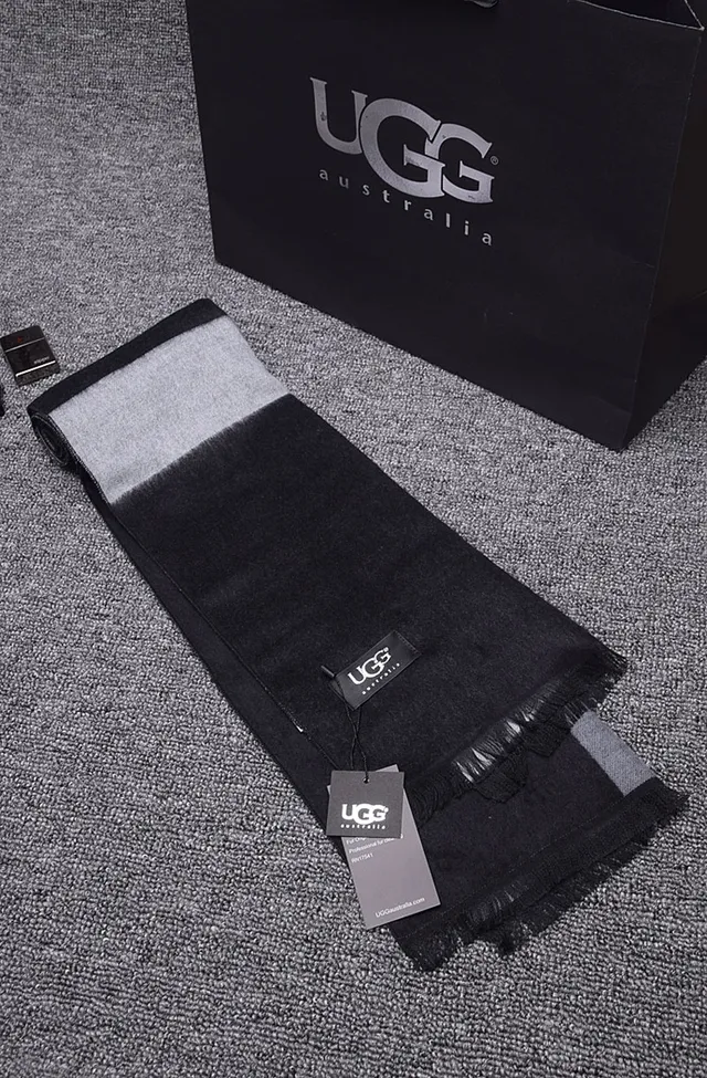 Écharpe UGG rayée double face à franges en cachemire 3