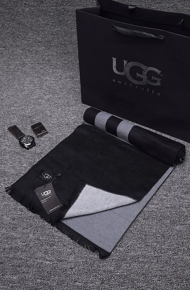 Écharpe UGG rayée double face à franges en cachemire 5