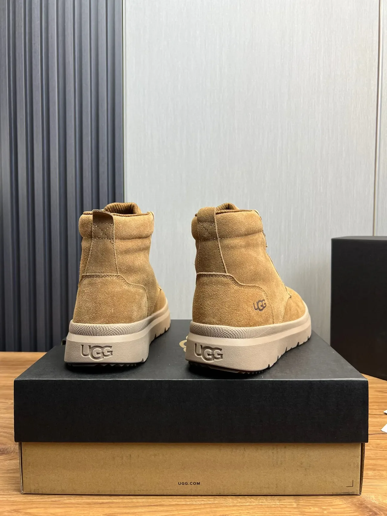 UGG Botas de Trabajo de Ante con Cordones y Plataforma Chunky 5