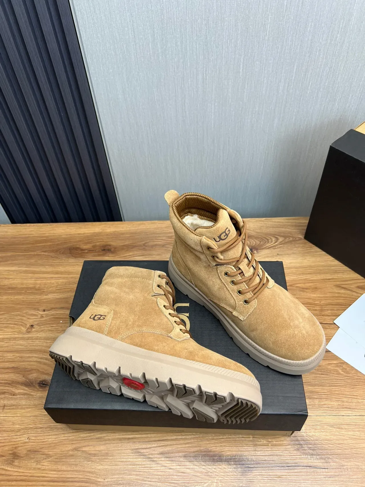 UGG Botas de Trabajo de Ante con Cordones y Plataforma Chunky 6