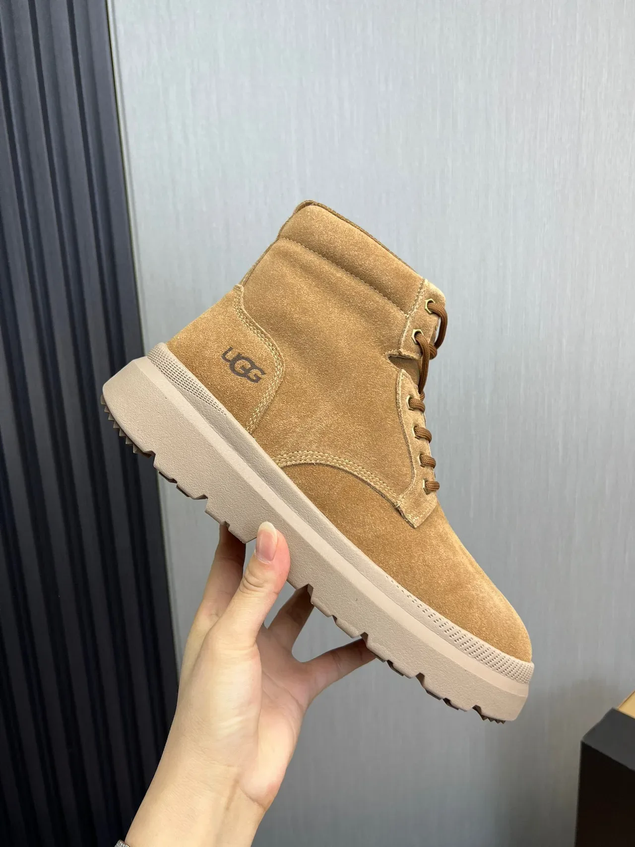 UGG Botas de Trabajo de Ante con Cordones y Plataforma Chunky 7