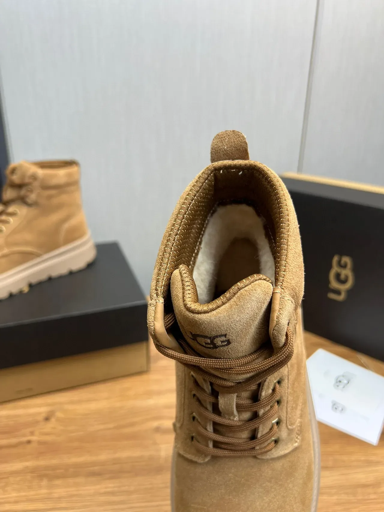 UGG Botas de Trabajo de Ante con Cordones y Plataforma Chunky 8