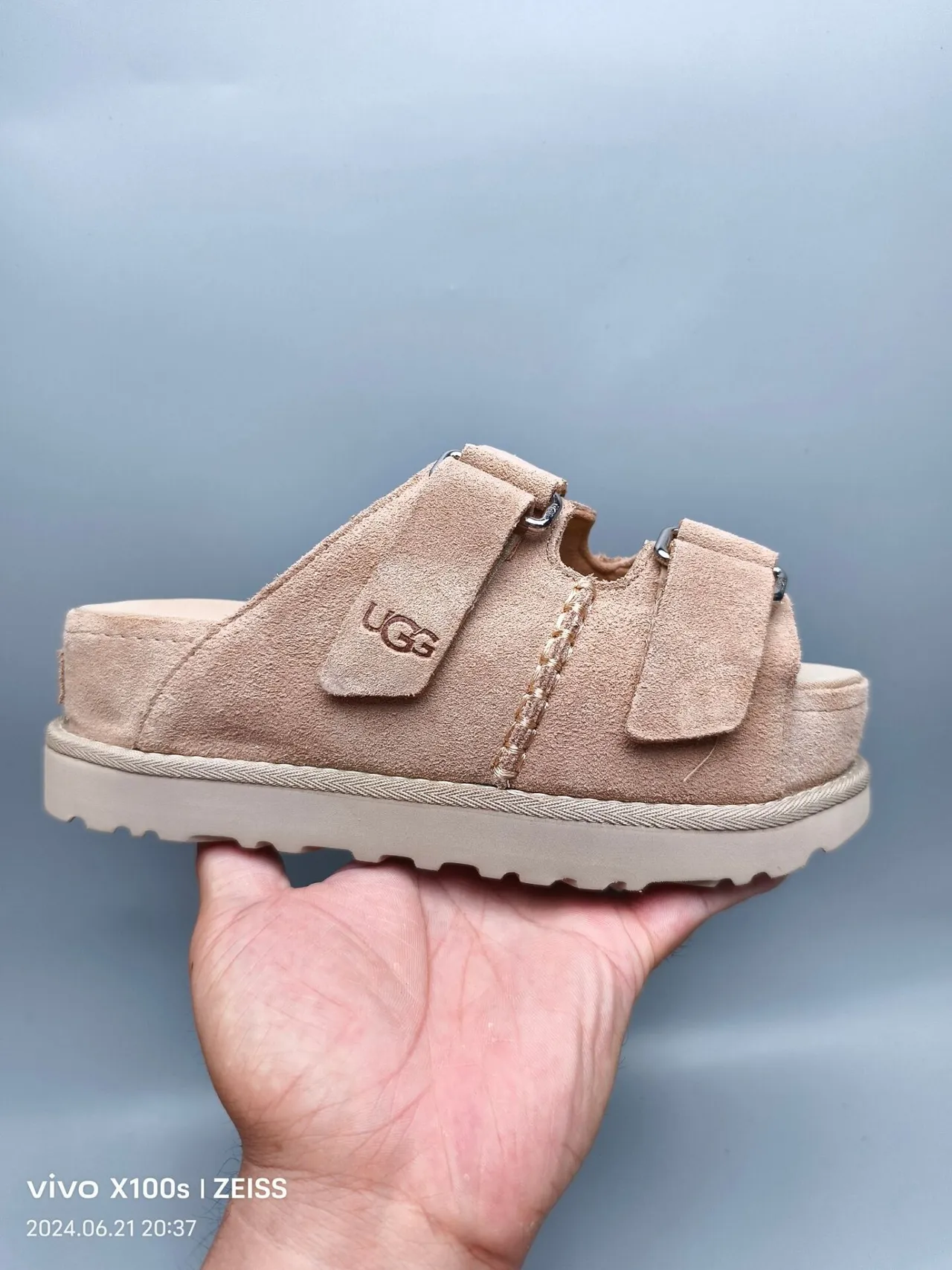 UGG Tasman 米色麂皮双带平台拖鞋 2