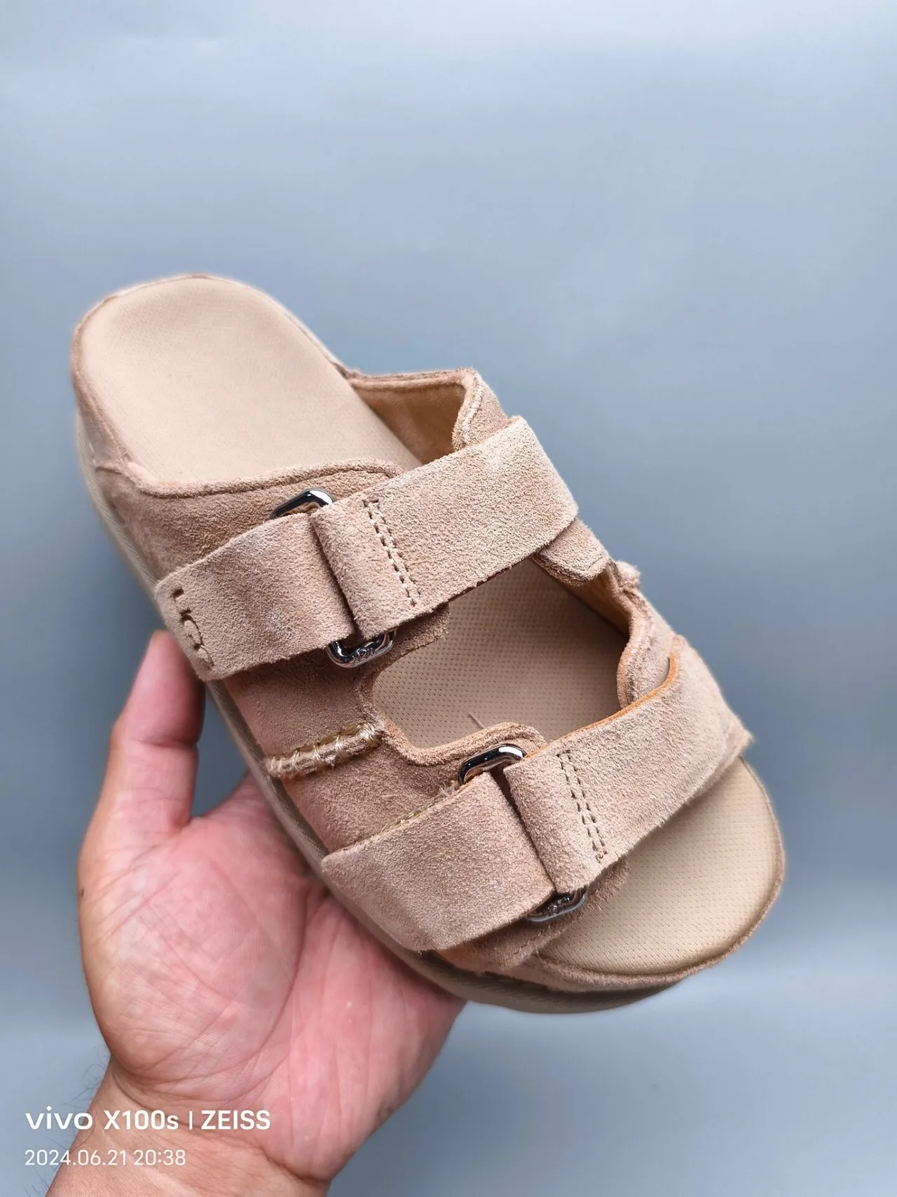 UGG Tasman 米色麂皮双带平台拖鞋 3