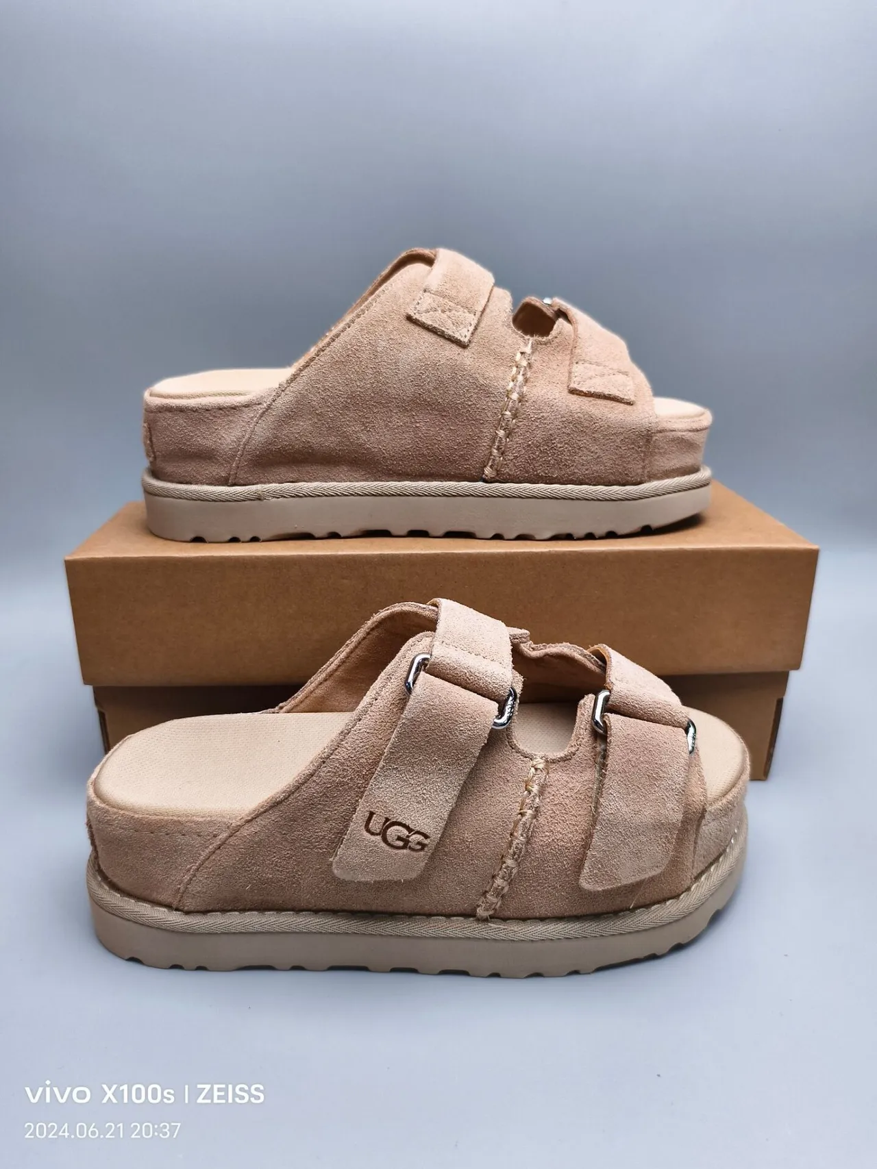 UGG Tasman 米色麂皮双带平台拖鞋 4