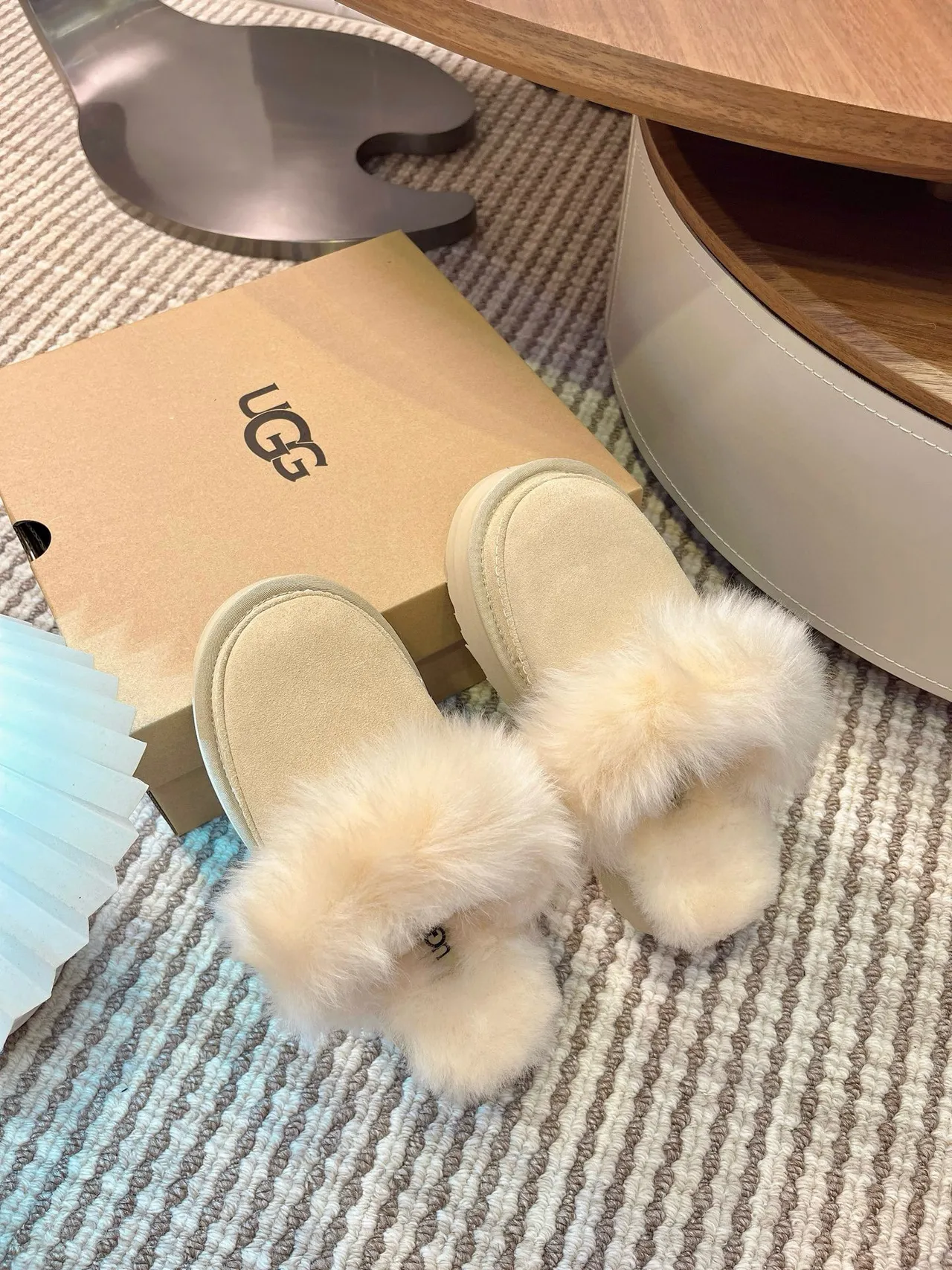 UGG Tasman 米色麂皮羊毛边平台拖鞋 6