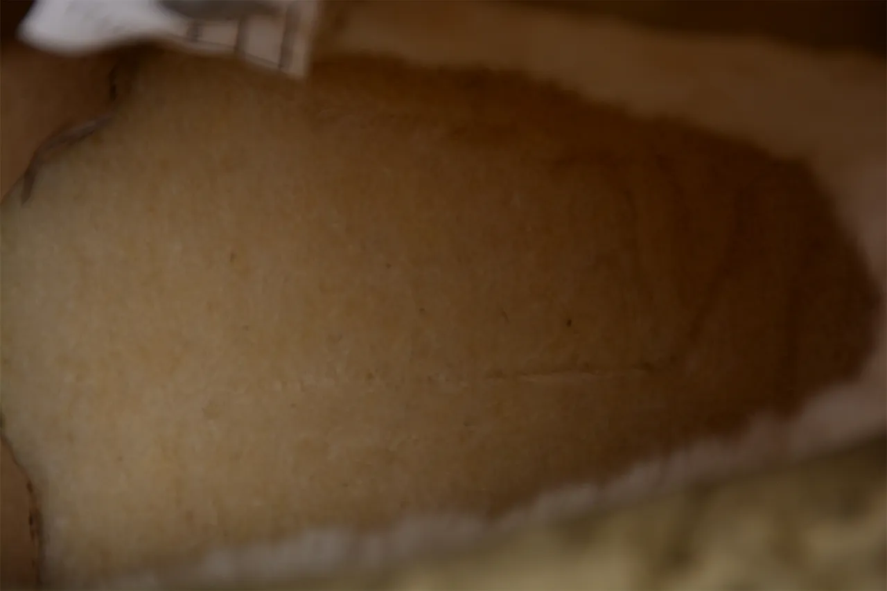 UGG Tasman Beige सफेद क्विल्टेड पफर कफ सुड ऊपरी बर्फ के जूते 4