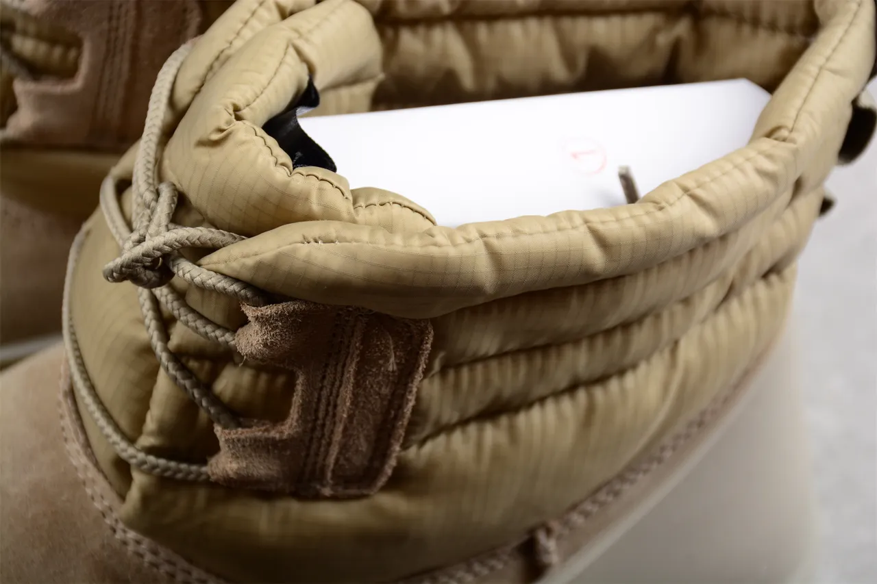 UGG Tasman Beige सफेद क्विल्टेड पफर कफ सुड ऊपरी बर्फ के जूते 5